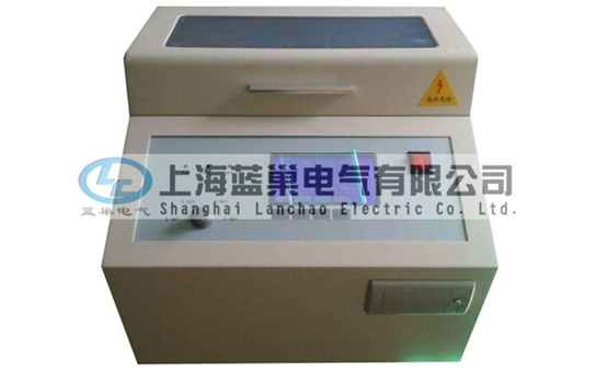 LCY-100B絕緣油介電強(qiáng)度試驗(yàn)儀是我公司經(jīng)過(guò)多次現(xiàn)場(chǎng)試驗(yàn)和長(zhǎng)期不懈努力，精心開(kāi)發(fā)的高準(zhǔn)確度、全數(shù)字化工業(yè)儀器。該機(jī)操作簡(jiǎn)便，造型美觀大方